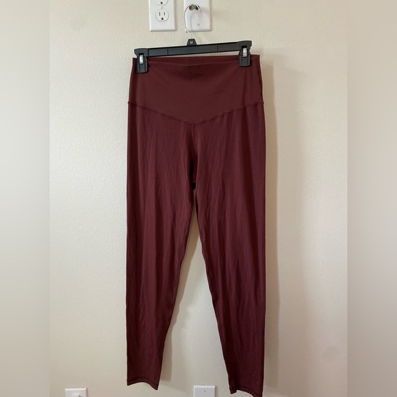 OFFLINE BY AERIE || MAROON LEGGINGS - Picture 1 of 5